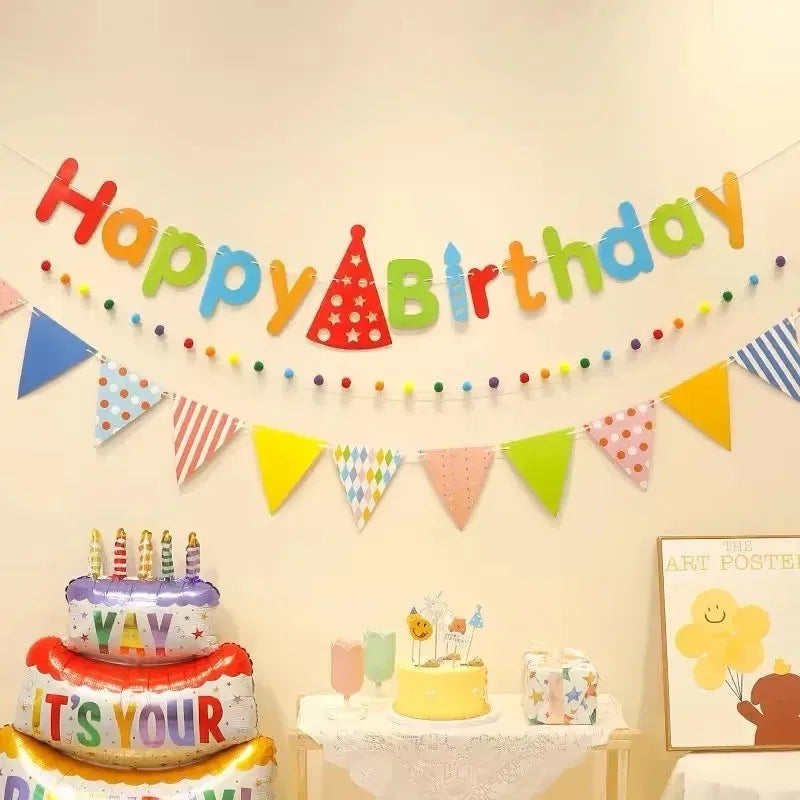 guirlande lumineuse lettres happy birthday multicolore motifs festifs personnages papier