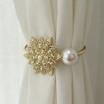 boucles rideau or blanc classiques anneaux dorés fleurées chambre coucher vintage français