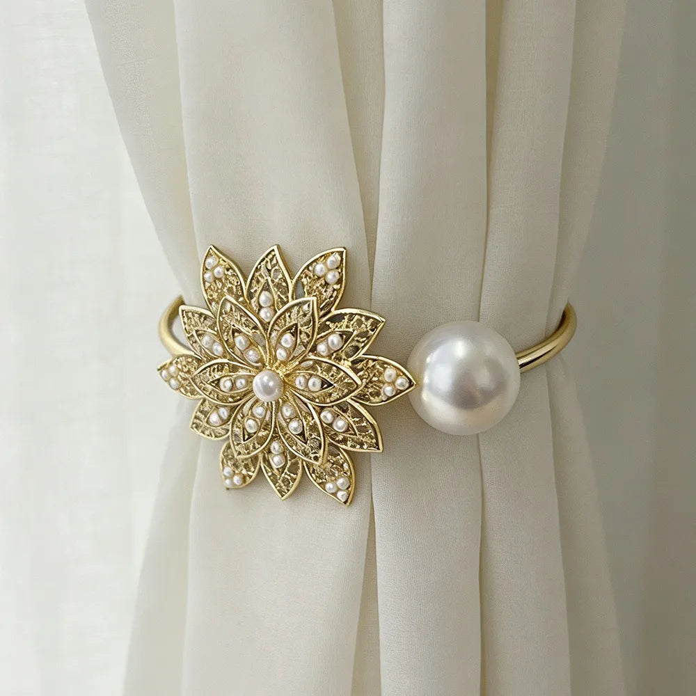boucles rideau or blanc classiques anneaux dorés fleurées chambre coucher vintage français