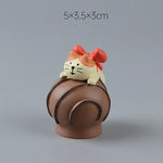 figurines chats cartoon résine blanc orange rose vert brun taches noeuds décoration maison poupées
