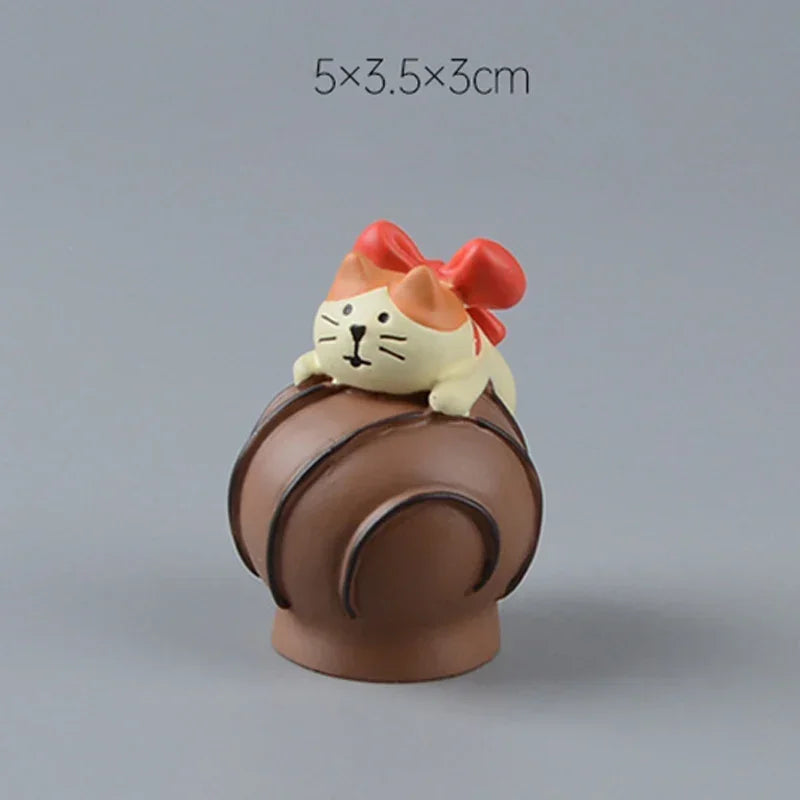 figurines chats cartoon résine blanc orange rose vert brun taches noeuds décoration maison poupées