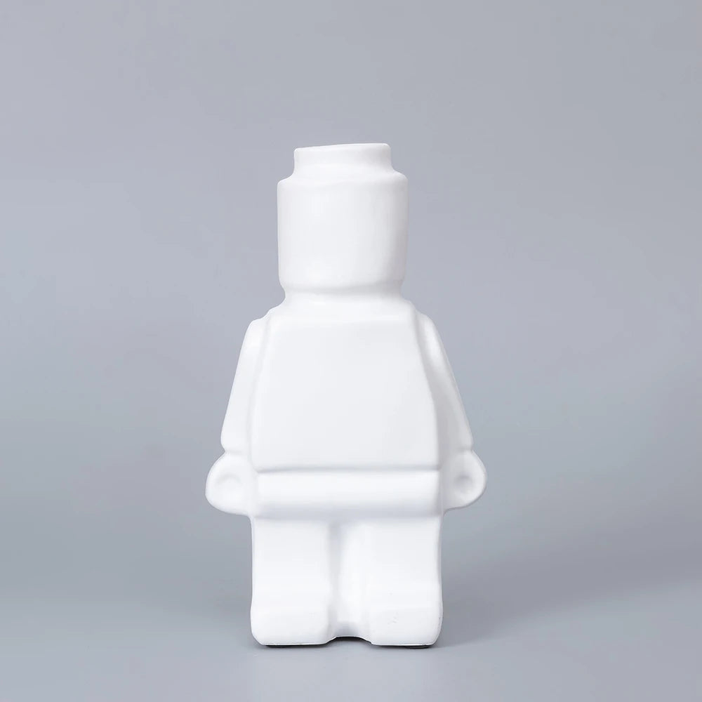 vase moderne figurine lego noir blanc vert fleurs eucalyptus branches cônes pins ludique décoration