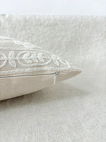 coussin polyester brodé fleurs géométrique blanc fermeture glissière décor chambre simple chic