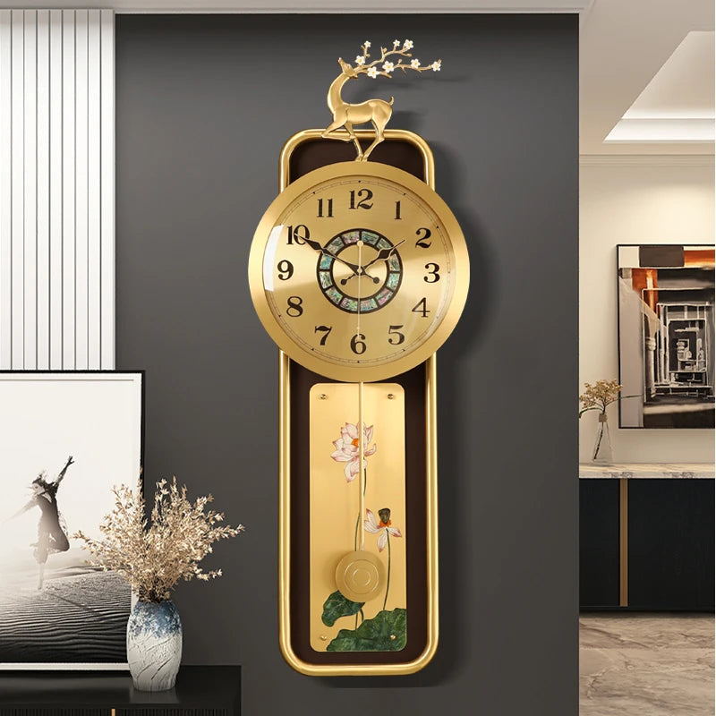 horloge murale or traditionnelle décoration florale chiffres arabes métal doré cerf montagnes