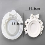 porte bijoux silicone ornements floraux classique baroque colliers or pierres noires blanc