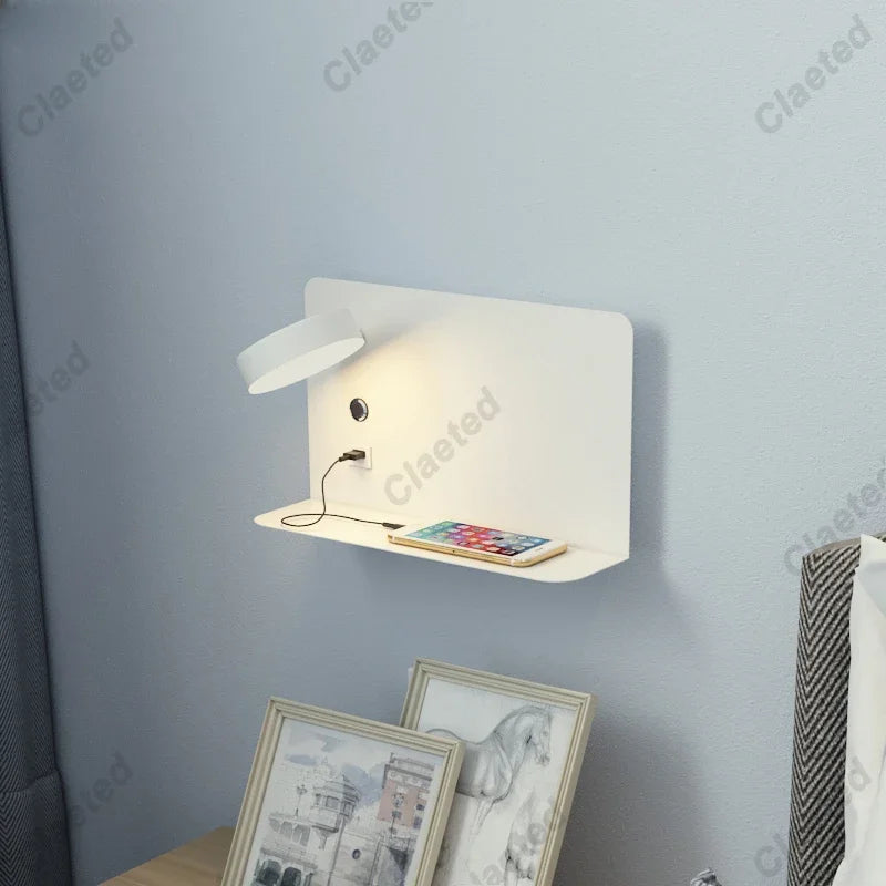 lampe murale moderne noire blanche tablette prise électrique câble charge contrôle
