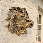 Sculpture tête de lion dorée vue de face