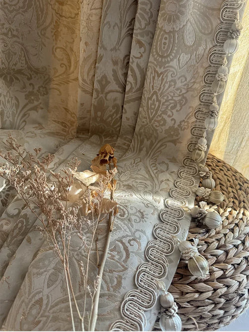 rideau classique beige gris clair floral brodé opacité salon chambre maison luxe