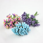 décoration intérieure bouquets artificiels fleurs boutons modernes variées feuilles vertes