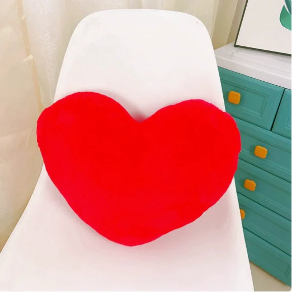 coussin forme cœur violet rose blanc bleu rouge écriture brodée nom personnalisable doux confortable