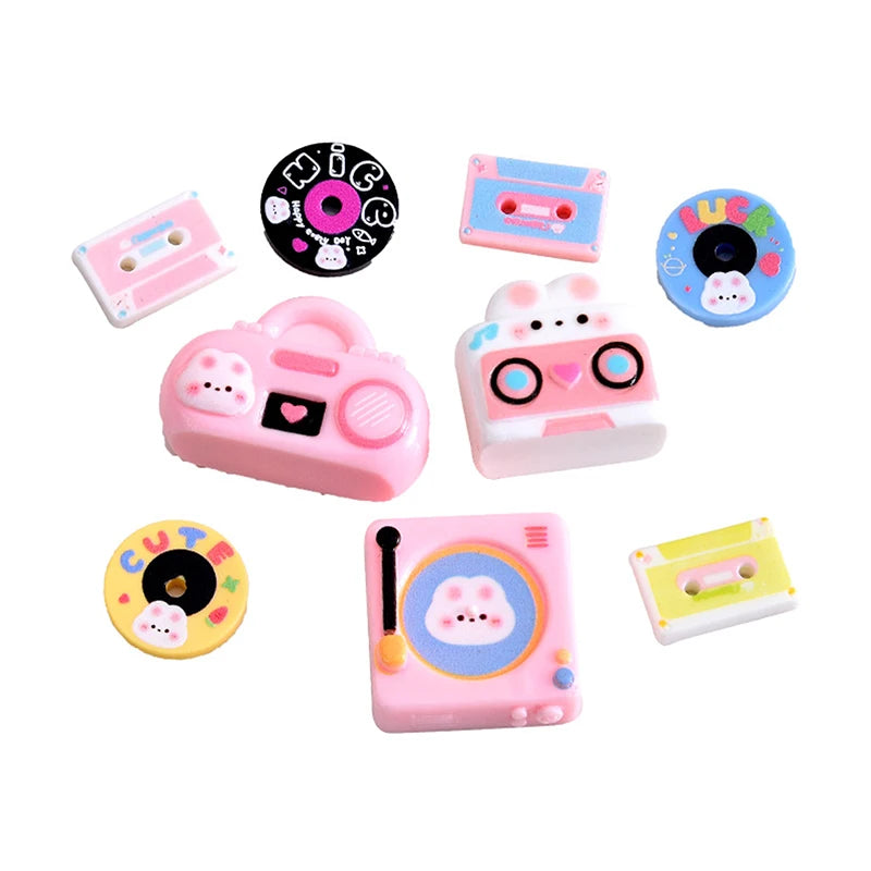 jouets miniatures rétro rose blanc bleu jaune noir radiographe tourne disque cassettes vinyles