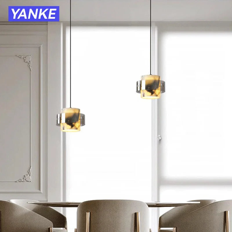 lampes suspendues moderne pierre marbre jaune blanc gris salle chambre semi transparent anneaux métalliques