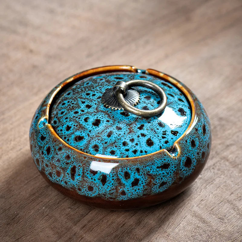 cendrier moderne élégant texture granulée motifs floraux noir bleu vert anneau métallique anti insectes