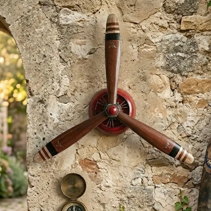 décoration murale hélice avion bois métal marron rouge vintage compas veste militaire adhésif 98x22cm