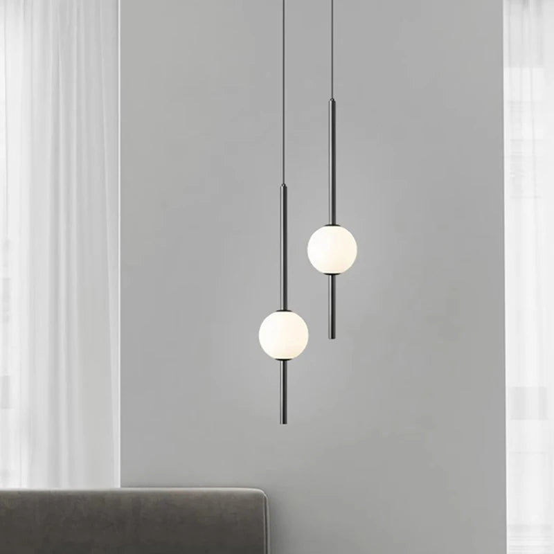suspension luminaire moderne sphères translucides métal noir or chambre salon intérieur maison