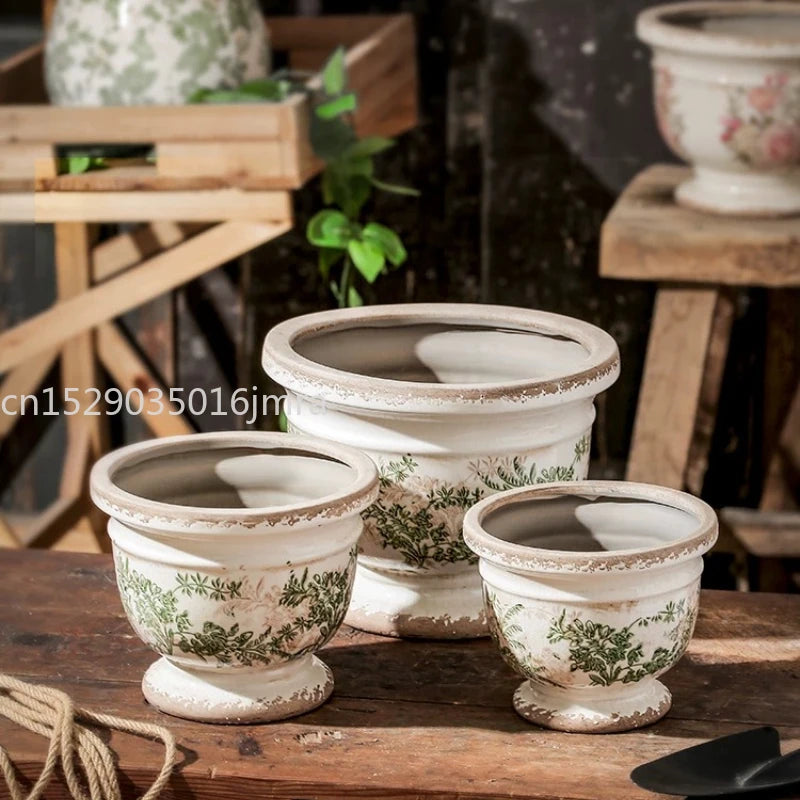 pots fleurs céramique blanc rose vert fleurs roses feuilles vertes details floraux vintage romantique