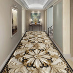 Le couloir présente un superbe tapis au motif décoratif complexe et élégant, dans des tons beiges, rehaussé par un décor sophistiqué de meubles et d'œuvres d'art, créant une atmosphère raffinée et chaleureuse.