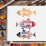 Stencil géométrique poisson ondule blanc brun noir ornement décoration peinture murale artisanale