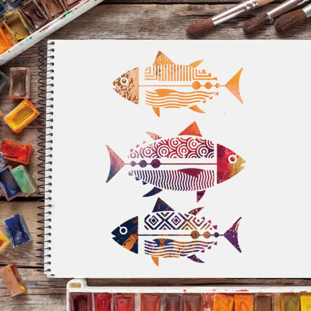 Stencil géométrique poisson ondule blanc brun noir ornement décoration peinture murale artisanale