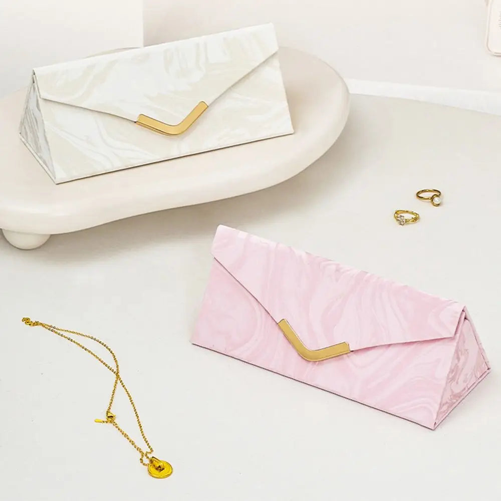 boîte bijoux pliable moderne élégante fermoir marbrée blanc rose pâle compartments organisation porte bijoux
