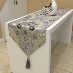 nappe table fleur motif polyester carnaval beige marron argenté gris damier brodé ornement pompon