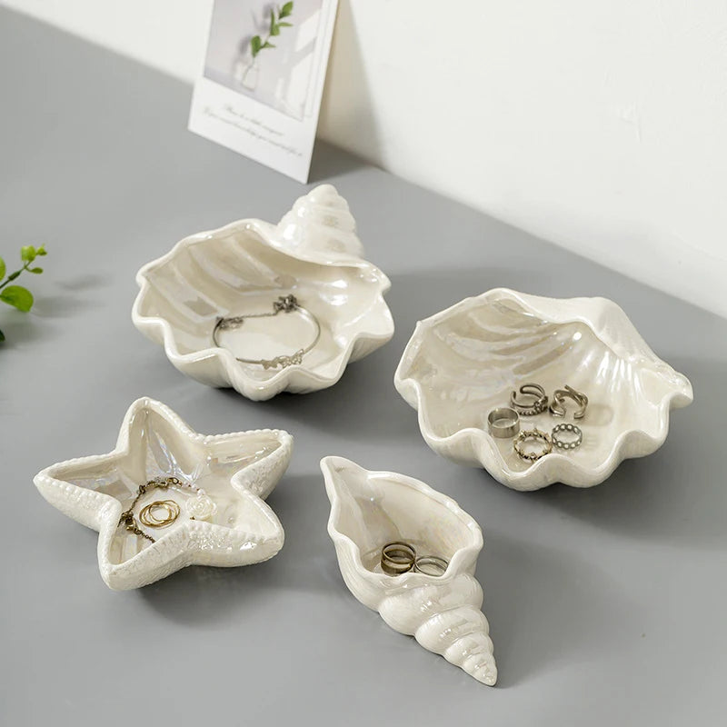assiettes bijoux blanc coquillages étoiles mer décoratives modernes rangement anneaux chaines