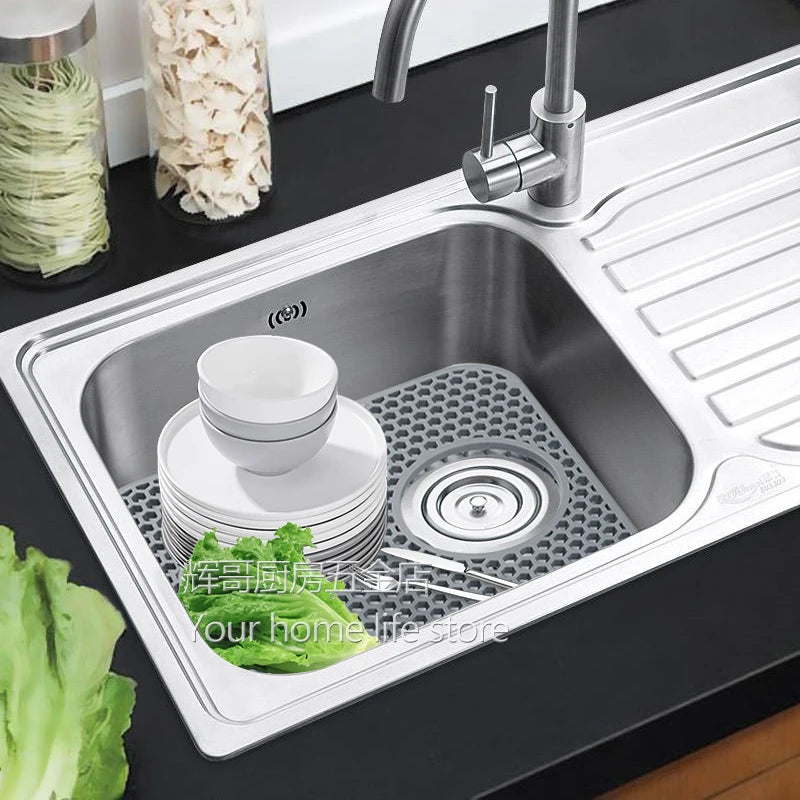 tapis évier cuisine silicone gris protecteur fond évier inox drainant résistant chaleur moderne rectangle