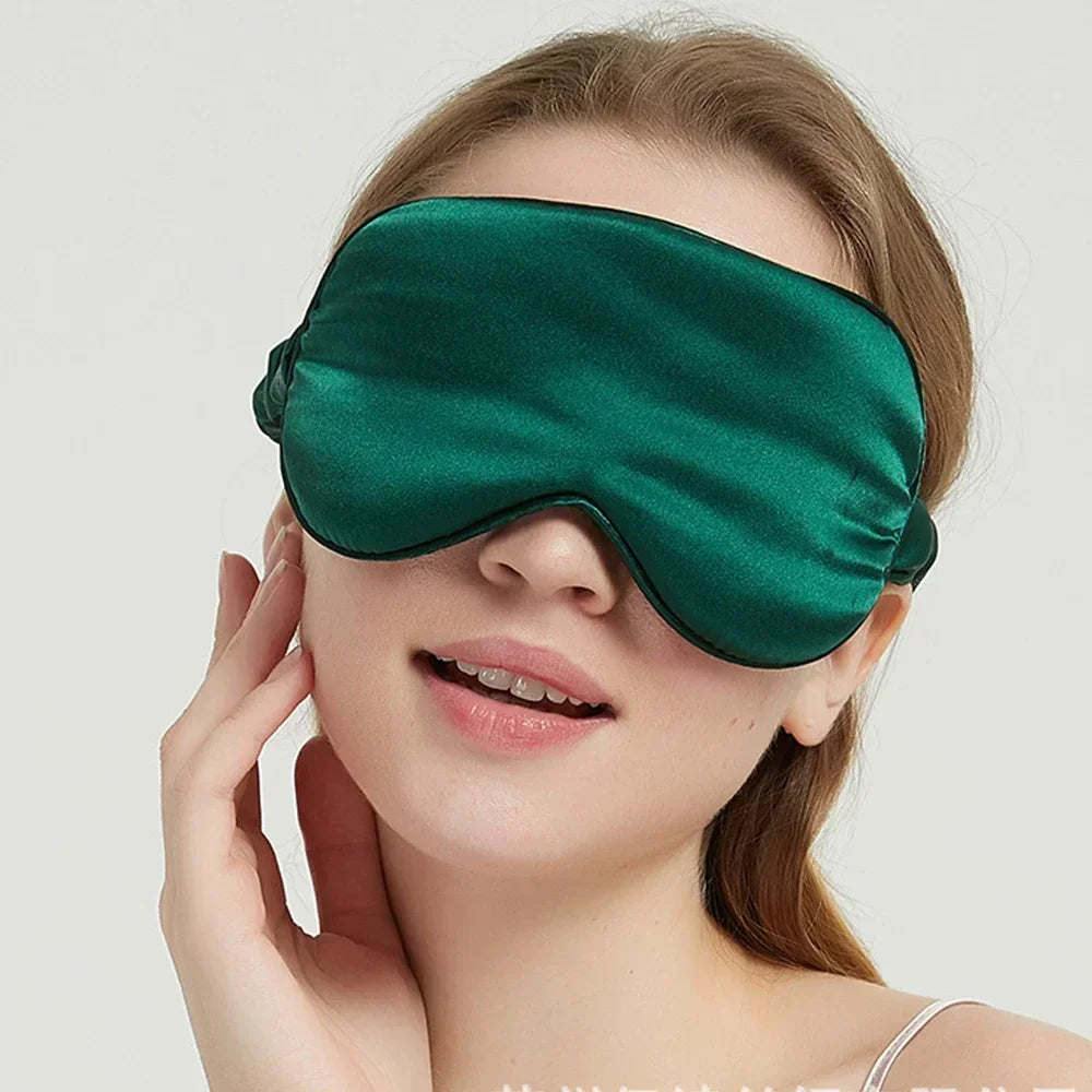 ensemble taie d'oreiller masque sommeil scrunchie soie naturelle vert foncé satiné élégant moderne