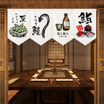 Rideau japonais court avec motif traditionnel sur une petite fenêtre