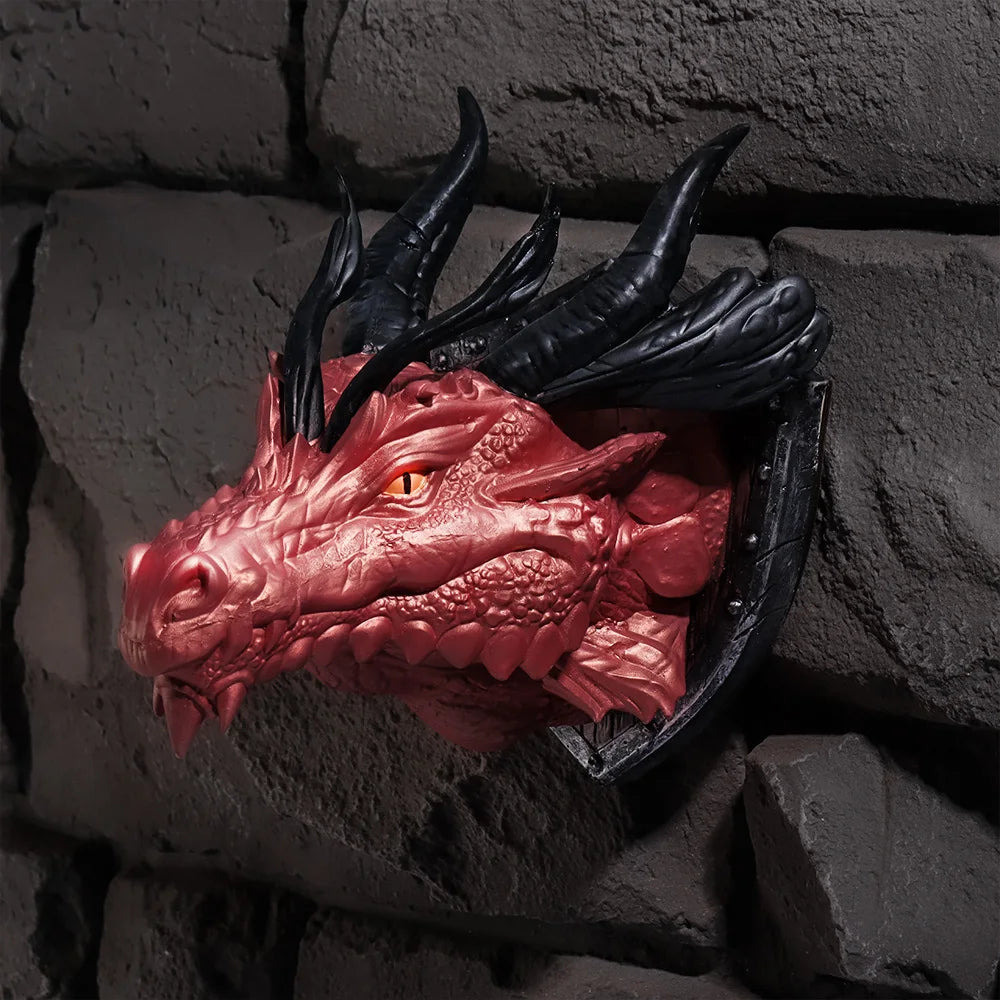 décoration murale tête dragon bouclier rouge or noir médiéval fantastique écailles détaillées rivets métalliques