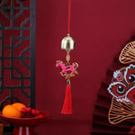 décoration murale pendentif artisanal chevaux franges rouge bleu vert violet rose doré festive
