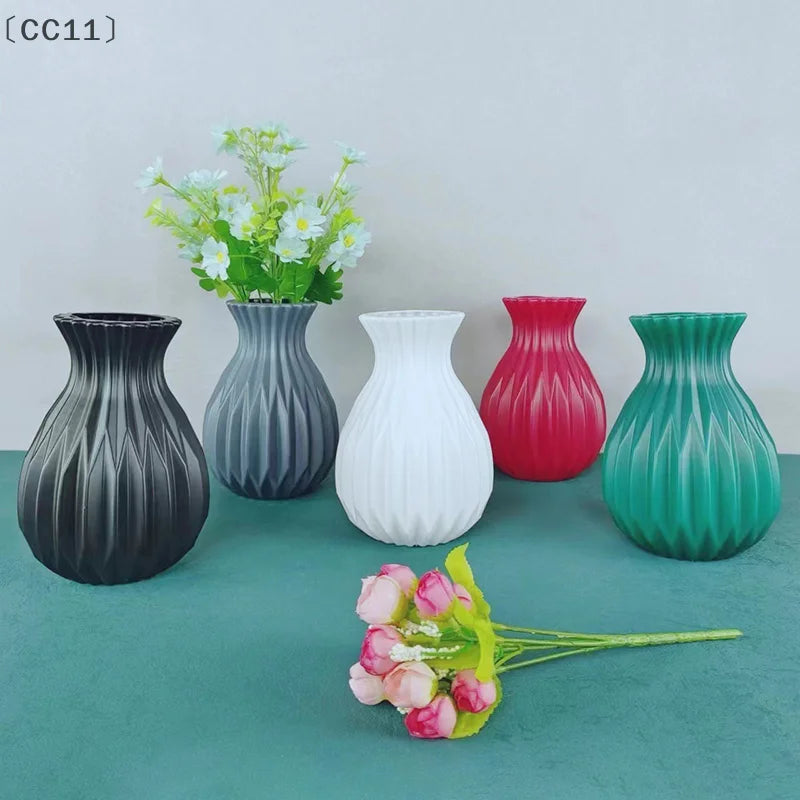 vase blanc moderne rayures verticales décoration intérieure bouquets artificiels salon