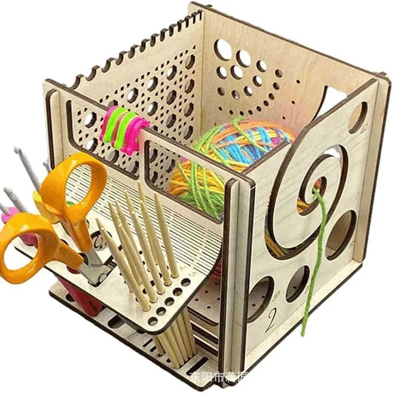 boîte outils tricot bois naturel motifs géométriques aiguilles ciseaux ruban bobines modernes rangement tricots