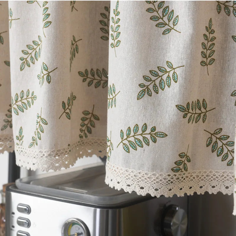 rideau fenêtre cuisine polyester feuilles vert olive fond beige classique bordure ajourée blanc opacité