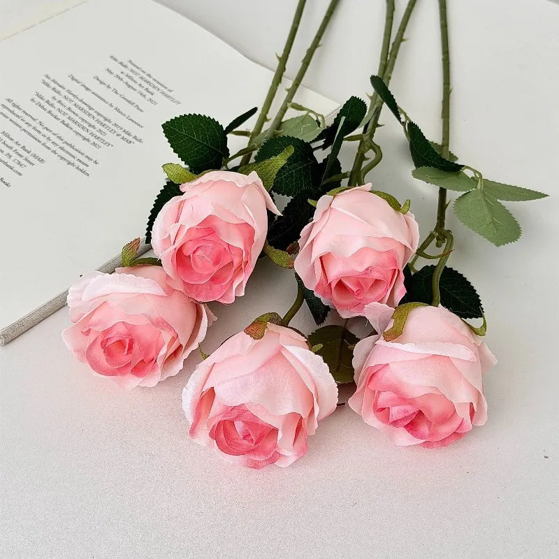 décoration intérieure bouquet roses artificielles moderne vase transparent 50cm haute elégant