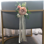 décoration mariage rose artificielle ruban eucalyptus feuilles verte chaise égliseextérieur