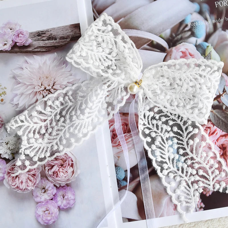 nœuds décoration rideau dentelle motif floral transparent romantique vintage blanc cassé éléments ruban