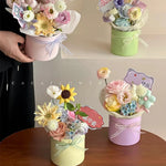 boîte circulaire moderne vert rose jaune ruban carte souhaits occasion fête anniversaire mariage