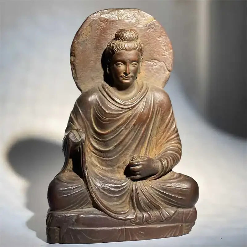 statue bouddha céramique brun foncé détails sculptés base carrée décoration maison artistique religieux