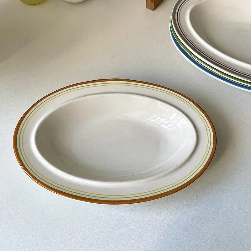 assiettes ovales rayées blanc bleu orange brun vaisselle classique décoration table servir plats après