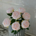 bouquet pivoines artificielles têtes roses rouges blanches decoration maison intérieur romantique