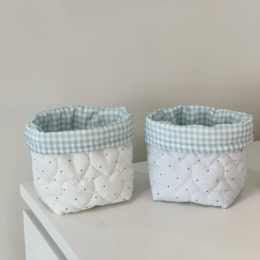 panier rangement tissu vichy points blanc rose bleu clair texturé organisation décoration minimaliste