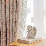 rideau opaque fleurs beige rose pâle classique romantique salon chambre