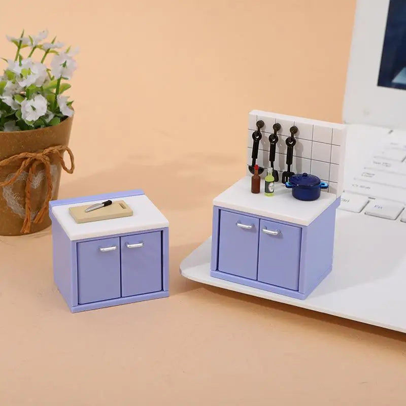 miniature cuisine accessoires mat violet clair moderne évier meubles couteau poêle bouteilles
