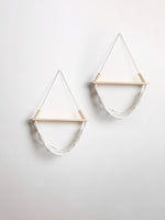 hamac suspendu moderne blanc beige bois opaque fixé mur