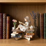 figurines bois fille lecture supports livres fleurs vases tulipes lavande théière bougiesDecorationChampetreSpirituelle