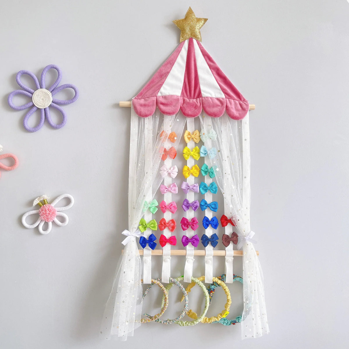 rideau mural accessoires cheveux rose blanc bleu étoiles dorées tulle transparent enfantin décoratif