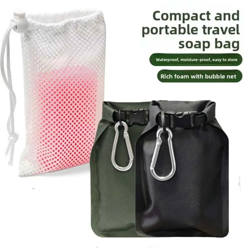 sac savon portable vert olive noir blanc perforations mousse boucle métal compact pratique rangement