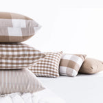 coussin plaid moderne beige blanc carreaux 30x50cm 45x45cm lit canapé décoration
