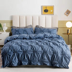 Parure de lit blanche pour 2 personnes sur un lit double